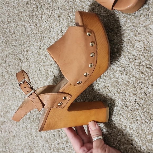 Heels - Picture 4 of 6